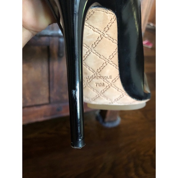 L.A.M.B. Pointed Toe Leather Pump Heel - Picture 5 of 8